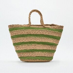 NWT. Zara Beige/Green Woven Tote Straw Basket Style Bag.